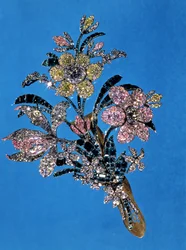 Broche i form af en stor buket med brillantslebne diamanter og smaragder, ca. 1760 (guld, sølv, diamanter og smaragder)
