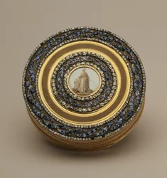 Snusdåse med senere miniature af et monument til Catherine II, af Johann Gottlieb Scharff, Skt. Petersborg, 1776 (guld, emalje og ædelstene