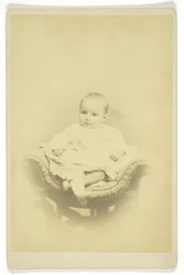 Uden titel portræt af siddende spædbarn, 18501899.