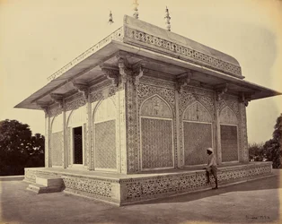 Agra; Prins Etmad-Dowlahs mausoleum, marmorkuplen