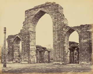 Delhi; Kutub Minar, den store bue og jernsøjlen