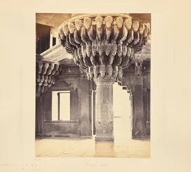 Fatehpur Sikri; bemærkelsesværdig søjle i midten af Diwan-i-Khas eller audienssalen