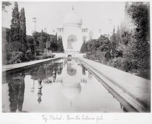 Taj Mahal, set fra indgangsporten