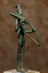Nuragisk kultur (nuraghi) Sardinsk: krigerstatuette af bronze. 8.-7. århundrede f.Kr. Cagliari, Nationalt Arkæologisk Museum, Sardinien, Italien