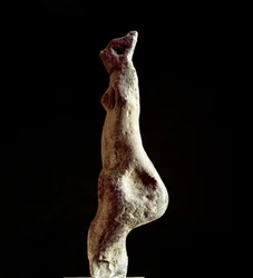Sardinsk nuragisk kultur (nuragher): kalkstensstatuette af en steatopyg Venus (formen på den nedre del af ryggen) (Venus fra Macomer), fra Macomer nær Nuoro. Dateret til den præ-nuragiske periode (25.-18. århundrede f.Kr.), æneolitikum. Cagliari, Det