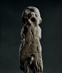 Nuragisk kultur (nuragher), sardisk: votivstatuette i terrakotta fra templet i Abini. Dateret til den præ-nuragiske periode (25.-18. århundrede f.Kr.), kobberalderen. Cagliari, Det Nationale Arkæologiske Museum, Sardinien, Italien