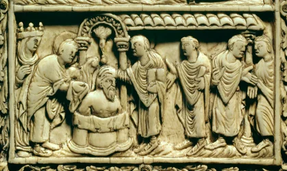 Karolingisk kunst: detalje: Klodevig 1.s (466-511) dåb i dronning Clotildes nærvær den 25/12/498. 9. århundrede. Amiens, Picardie-museet.