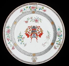 En famille rose våbenoplader med armene fra Leonrodt af Østrig, ca. 1730 (porcelæn)