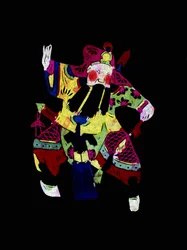 Mandlig figur fra Pekin-operaen med maske. Bemalet papirklip eller "Jian Zhi", kinesisk folkekunst, Pekin.
