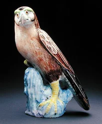 En af et par famille rose høge, ca.1750 (porcelæn) (se 231340 for andet)