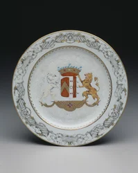 Tallerken med våbenskjold, ca. 1740 (porcelæn med farvet & grisaille emalje)