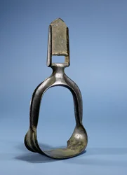 Stigbøjle, fra det nordvestlige Kina eller Sibirien, 6. eller 7. århundrede (bronze)