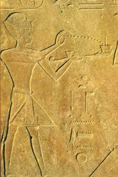 Det gamle Egypten, Vægskulptur, Karnak/Luxor, Hatshepsut tilbyder røgelse