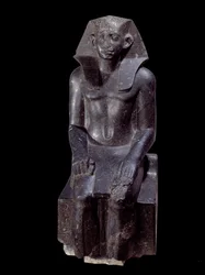 Oldegyptisk kunst: statue af kong Sesostris III. Dioritskulptur omkring 1870 f.Kr. (12. dynasti, cirka 1963-1786). Fra Medamoud (Egypten). Højde: 1,200 m. Paris, Musée du Louvre