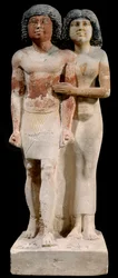 Egyptisk oldtid: Kalkstensstatue af ægteparret Raherka og Meresankh. 5. dynasti. Det Gamle Rige (omkring 2700-2200 f.Kr.). H. 0,52 x 0,21 m. Paris, Musée du Louvre