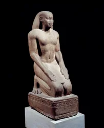 Egyptisk oldtid: Statue af Nakhthorheb, ypperstepræst. Skulptur i kvartsit omkring 590. 26. dynasti, Psammetichus