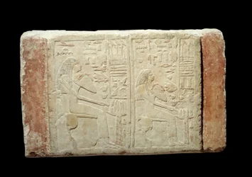 Egyptisk antikvitet: begravelsesstele i kalksten af Waten- og Ousernebnet-damerne. Thinitis periode (ca. 3100-2700 f.Kr.) 2. dynasti fra Memphis. Paris Louvre Museum