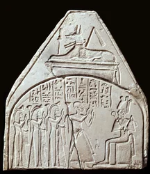 Egyptisk antikvitet: stelefragment, der repræsenterer tilbedelsen af guden Osiris. Ovenfor repræsenterer det Anubis. Paris, Louvre-museet