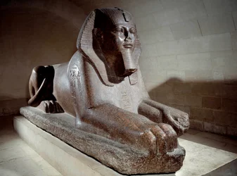 Ægyptisk antikvitet: Den store sfinks tilraner sig af Ramses II og hans søn Merenptah 1. (eller Mineptah, Merneptah). Lyserød granitskulptur. Paris, Louvre-museet