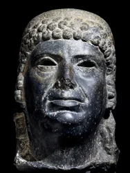Hoved af Kleopatra III, basaltskulptur. Egyptisk civilisation, ptolemæisk periode, 2. århundrede f.Kr.