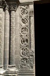 Gotisk kunst: Piright af portalen til højre for den vestlige facade af basilikaen Saint Denis, der repræsenterer markernes arbejde (til venstre). Saint-Denis, Frankrig