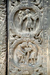Gotisk kunst: Piright af den højre portal på den vestlige facade af Basilica of Saint Denis, der repræsenterer arbejdet på markerne: april (øverst) og marts (nederst). Saint-Denis, Frankrig