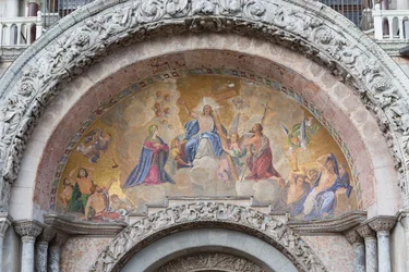 Den opstandne Kristus-mosaik over indgangen til Basilica di San Marco, Piazza San Marco, Venedig, Italien (mosaik)