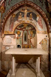 Udsigt over apsis dekoreret af fresker af mesteren af Saint Francois (1200-tallet). Cappella di San Gregorio (St. Gregoires kapel) St. Benedetto-klosteret (Sacro Speco), Subiaco (Rom), Italien