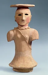 Haniwa-figur af en shamaness, 5.-6. århundrede (lertøj med malet dekoration)