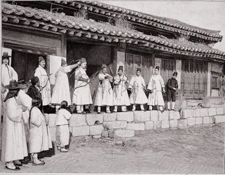 Bueskytter i det gamle palads i Seoul, Korea, slutningen af det 19. århundrede