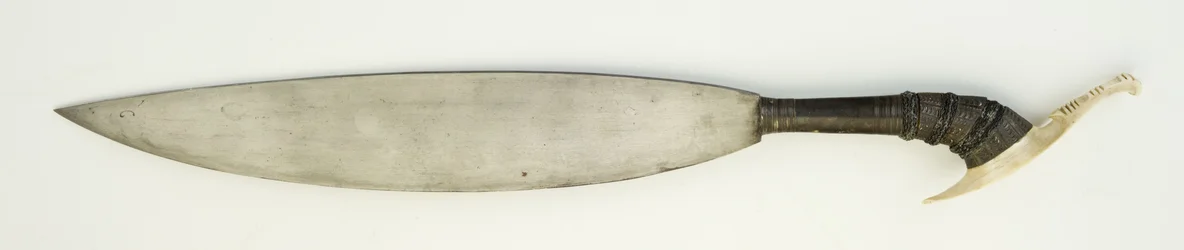 Barong eller kniv (stål, træ, sølv og ben)
