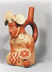 Mochican stigbøjle vase i form af en kriger, 300-800 AD (terracotta)