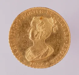 Gyldne krone af dronning Mary II af Portugal (1819-1853) 1835. Diam. 3,1 cm Napoli, arkæologisk museum