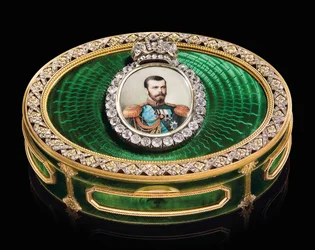 En snusdåse med juveler og en akvarelminiature af kejser Nicholas II, ca. 1890 (juveler, guld, emalje, elfenben, akvarel)