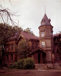 Russisk arkitektur: udsigt over en 1800-tals dacha, russisk landsted.