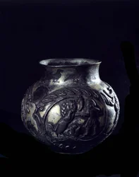 Persisk kunst: sølvvase. Tidlig sassanidisk periode. Bevar i Bale, Schweiz