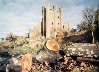 Castillo de Coyanza, bygget fra det 14.-15. århundrede af greverne af Valencia (foto)