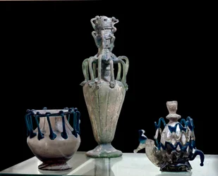 Orientalsk kunst: glasvaser lavet i Syrien. 300 ca. Paris, Louvre-museet