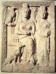 Relief forestillende prinsesse Zenobia (d.p.272) og en kvindelig ledsager (sten)