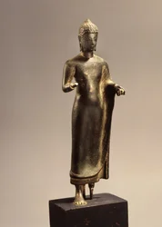 Stående Buddha, Davaravati-periode (bronze)