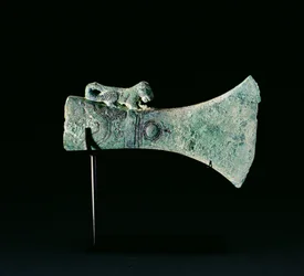 Øksehoved, Dongson-kultur, ca. 200 f.Kr.-200 e.Kr. (bronze)