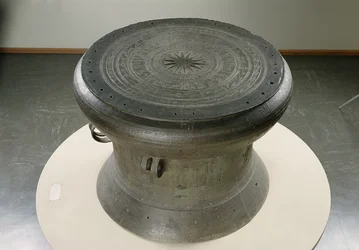 Tromme, Dong Son-stil, 2.-1. århundrede f.Kr. (bronze) (se også 232894)
