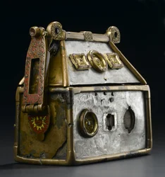 Monymusk-relikvieskrinet, ca. 8. århundrede e.Kr. (bronze, sølv, træ, kobberlegering, glas, emalje)