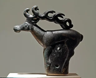 Art Scythe (Scythic Civilization eller Scythia): zoomorphic dæksel, der repræsenterer en hjort. Bronzegenstand fra det 6. - 2. århundrede f.Kr. Sankt Petersborg, Eremitagemuseet
