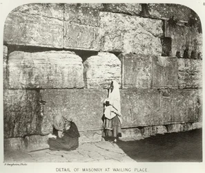 Eksteriør af Haram-Ash-Sharif, detalje af murværk på Wailing Place, c.1864-65 bw foto