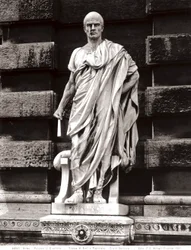 Statue af Emilio Papiniano (marmor)