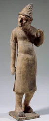 Kinesisk kunst: Sogdisk, barbarisk terracotta-statuette med spids hat, der bærer silke (fra det nuværende Usbekistan). 6. eller 8. århundrede. Paris, Cernuschi-museet