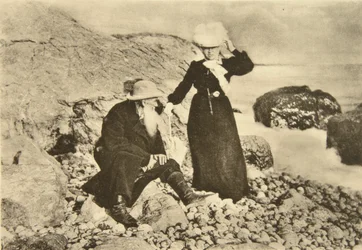 Den russiske forfatter Leo Tolstoj og hans hustru Sophia ved Sortehavet, Krim, Rusland, 1902