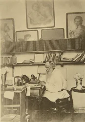Den russiske forfatter Leo Tolstoj på arbejde, 1890