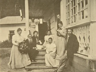 Den russiske forfatter Leo Tolstoy med familie på sin kones fødselsdag, Rusland, 1900-tallet
